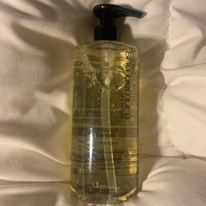 Shu Uemura Gentle Radiance Clarifying Shampoo for All Scalp & Hair Types